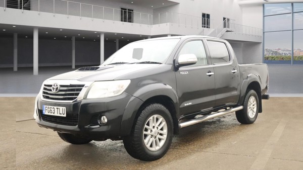 TOYOTA Hilux